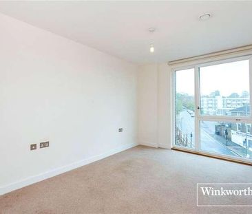 Finchley Road, London, NW11 - Photo 4