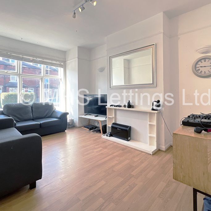 5 Bedroom Mid Terraced House for rent in Ash Road - Photo 1