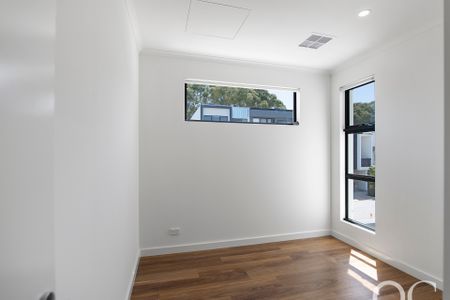 Open the Door to Top end townhouse in Tonsley - Photo 3