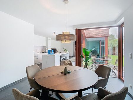 Luxe appartement met 2 slaapkamers en carportstaanplaats. - Photo 2