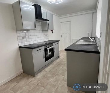 2 bedroom end of terrace house to rent - Photo 5