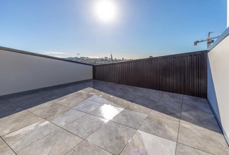 BOUTIQUE RESIDENTIAL TOWNHOUSE - ROOF TOP TERRACE + OFFICE - Photo 3