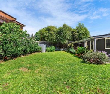 Spacious Family Living Just Moments from the Foreshore - Photo 6