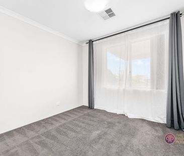 Beautiful 4-Bedroom Home Overlooking Kimble Park - Photo 6