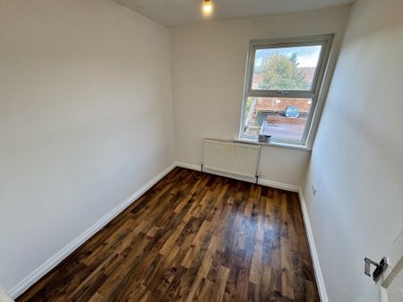 Park Road, Dudley, Netherton - Photo 2