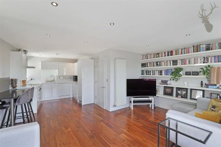 2 Bedroom Flat - Penthouse - Photo 4