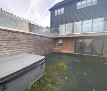 5 bedroom detached house to rent - Photo 4