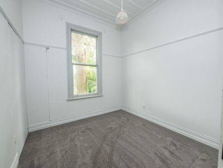 5 Bedroom Home in Mornington - Photo 5