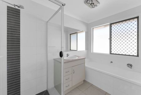 8 Filey Court, Berrinba QLD 4117 - House For Rent | Domain - Photo 3