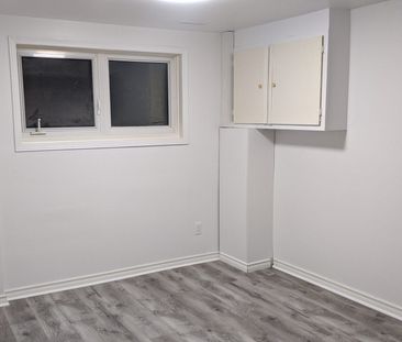 For Lease - 354 Park Road Unit# Main Fl, Oshawa, Ontario - Photo 2