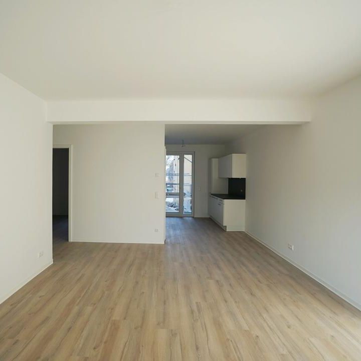 Neubau! Stilvolle 2-Zimmer-Penthousewohnung mit Terrasse & Einbauküche im Zentrum-Ost - Photo 1