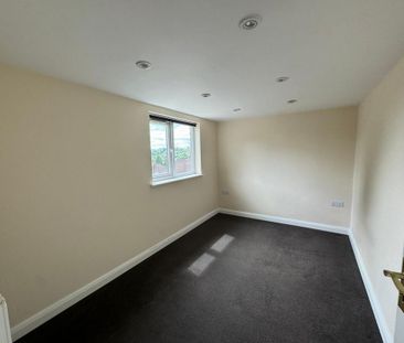 4 bedroom semi-detached house to rent - Photo 5