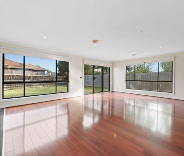 Spacious low-maintenance prize, close to everything - Photo 3