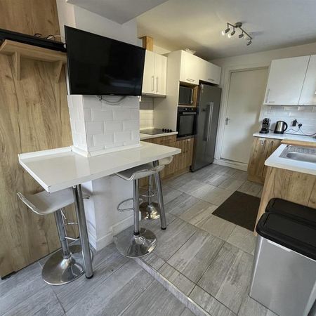 1 bedroom in a house share to rent - Photo 4