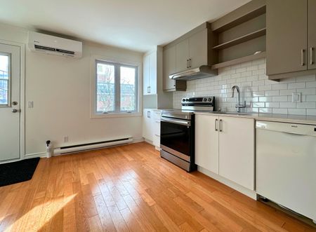 Spacieux condo de deux étages avec trois chambres - Photo 4