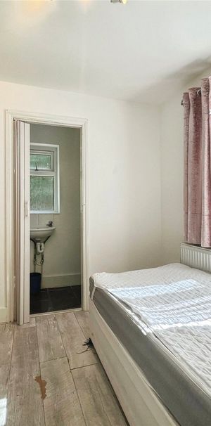South Road, Englefield Green, Egham, Surrey, TW20 0RL - Photo 1
