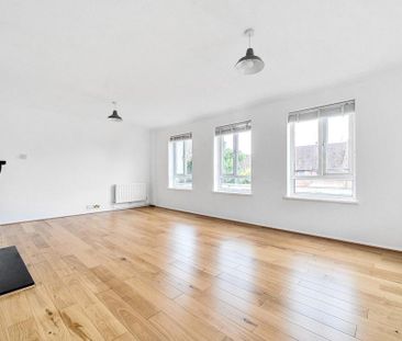 3 bedroom flat to rent - Photo 3