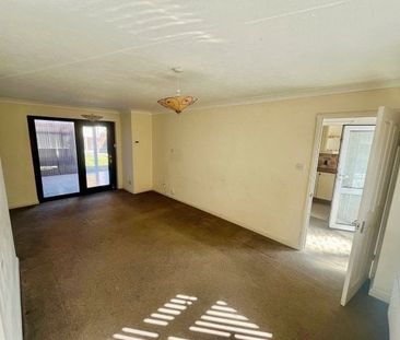 KINGSWOOD, BASILDON - Photo 1