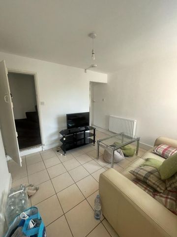 16 Albert Street - Huge 2 Bedroom Property Close to James FranceLoughborough - Photo 5