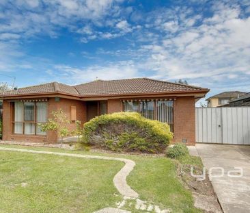 13 Micheline Street, TULLAMARINE - Photo 2