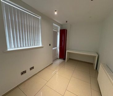 2 bedroom ground floor flat to rent - Photo 5