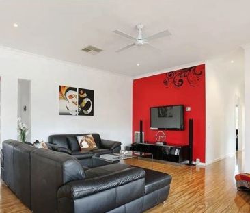 SPACIOUS FAMILY HOME! - Photo 1