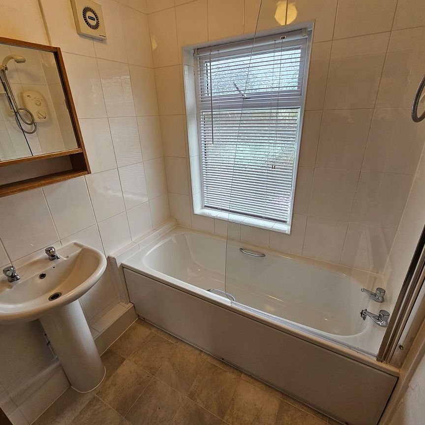 3 Bed - 31 Wilton Grove, Leeds - LS6 4ES - Student - Photo 1