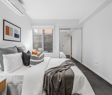 Spacious Two-Bedroom Design with Private Bathrooms - Photo 5