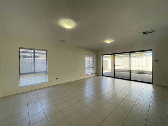 Large 4x2 Family Home - Photo 1