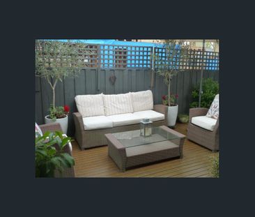 TOP NOTCH LOCATION WITH A CHARACTER FEEL TO IT! - Photo 5