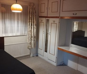 Room in a Shared House, Stockport Road, SW16 - Photo 4