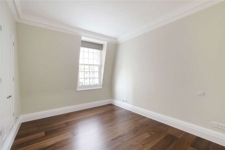 An immaculately redecorated three bedroom lateral apartment to rent in the heart of Knightsbridge. - Photo 5