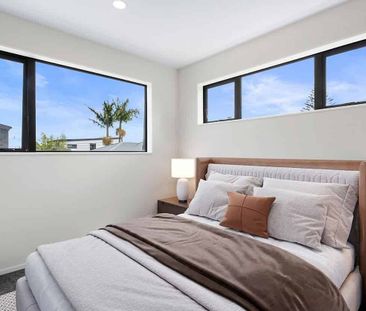 Beautiful 2-Bedroom 1.5 bath Standalone Townhouse - Photo 2