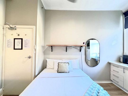 Room for Rent in the Heart of Oxford Street - Photo 1