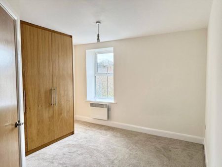 3 bedroom flat to rent - Photo 3