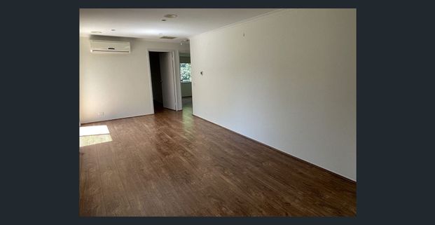 Family Home in a Peaceful Court Location! - Photo 1