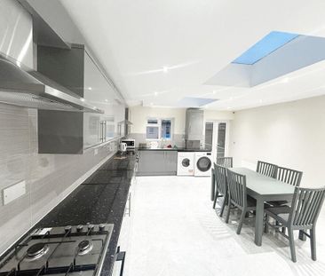 1 bedroom in a house share to rent - Photo 4