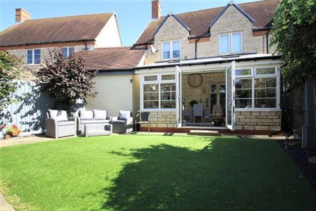 3 bedroom semi-detached house to rent - Photo 3