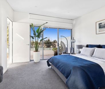 Stylish 3-Bedroom Townhouse in Prime Urban Location with Double Garage - Photo 6