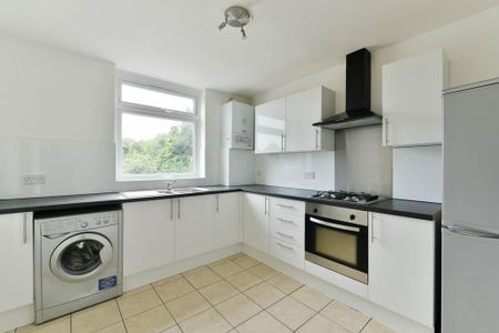 3 bedroom flat to rent - Photo 5
