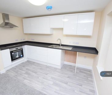 2 bedroom semi-detached house to rent - Photo 6