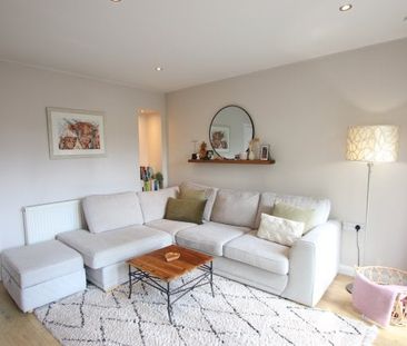 Tweed Crescent, West End - Photo 1