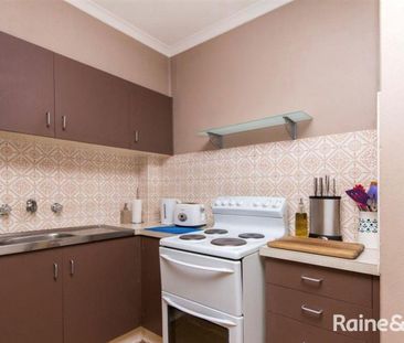 Well Maintained 1 Bedroom Apartment - Photo 2