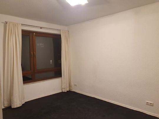 Schönböckener Str. 107, 2 Zi.,ca. 53qm, gr. Wohnzimmer, D.-Bad, EBK, Balkon, FREI zum 01.03.2026 - Photo 1