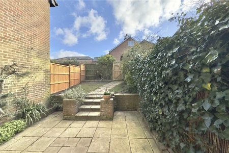 3 bedroom terraced house to rent - Photo 2