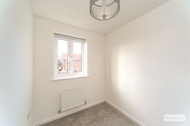 Thorpe Close - Photo 1