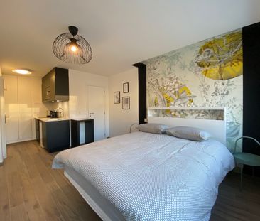 Luminous furnished studio near Sion train station - Photo 1