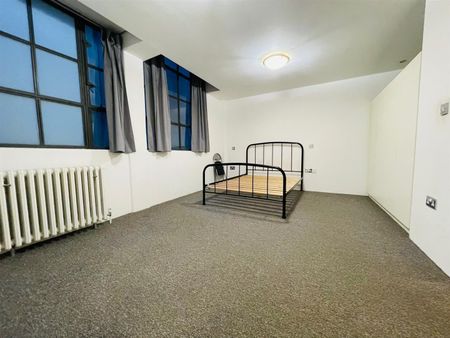 2 Bed Flat - Photo 3