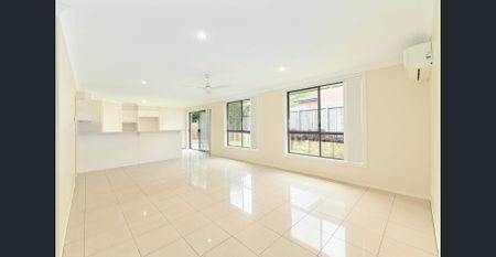 A SIGNATURE LIFESTYLE - LEVEL, LOW MAINTENANCE LIVING! - Photo 2