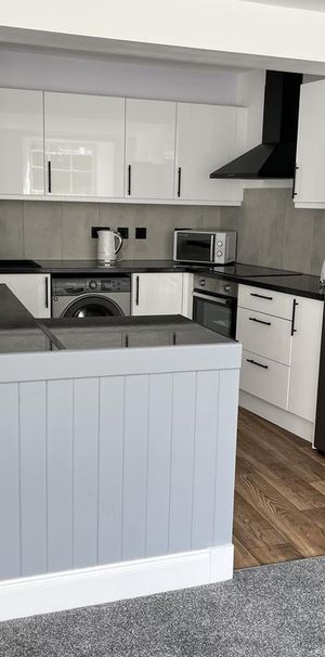 2 bedroom flat to rent - Photo 2